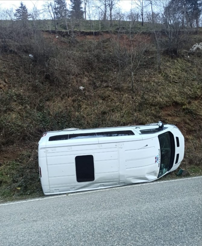 Giresun’da Öğrenci Servisi Devrildi: 3’ü Öğrenci 4 Yaralı