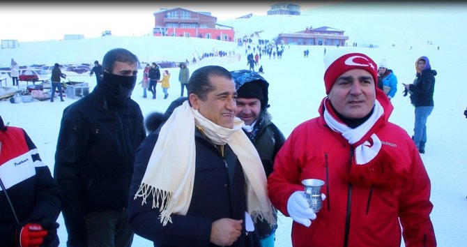 Türkücü Aydın Aydın, Kar Suyu İle Enerji İçeceğini Tanıttı