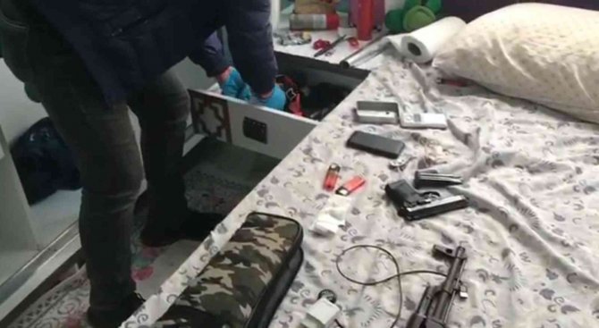 Hatay’da Uyuşturucu Aranan Evden Cephanelik Çıktı