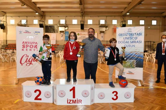 Satranç Sporcuları Çiğli’de Kıyasıya Yarıştı