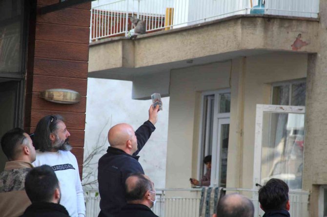 Antalya’da Ailesinin Para Vermemesi Üzerine Bunalıma Girdiği İddia Edilen Genç, İntihara Kalkıştı