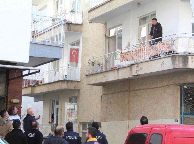 Antalya’da Ailesinin Para Vermemesi Üzerine Bunalıma Girdiği İddia Edilen Genç, İntihara Kalkıştı