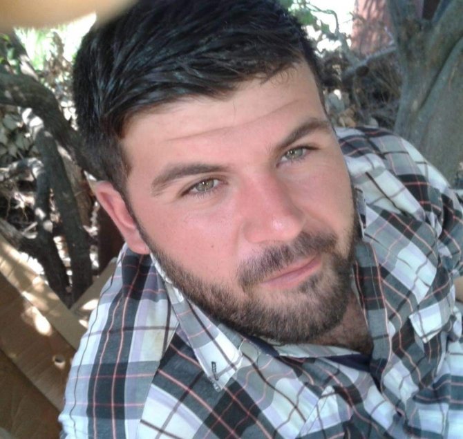 İ̇ki Araç Kafa Kafaya Çarpıştı: 1 Ölü, 1 Yaralı