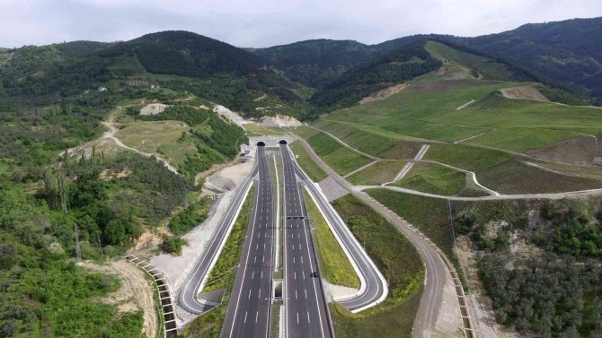 Bakan Karaismailoğlu: “İ̇stanbul-i̇zmir Otoyolu Üretim Sektöründe Gsyi̇h’ye 8,5 Milyar Lira Katkı Sundu”