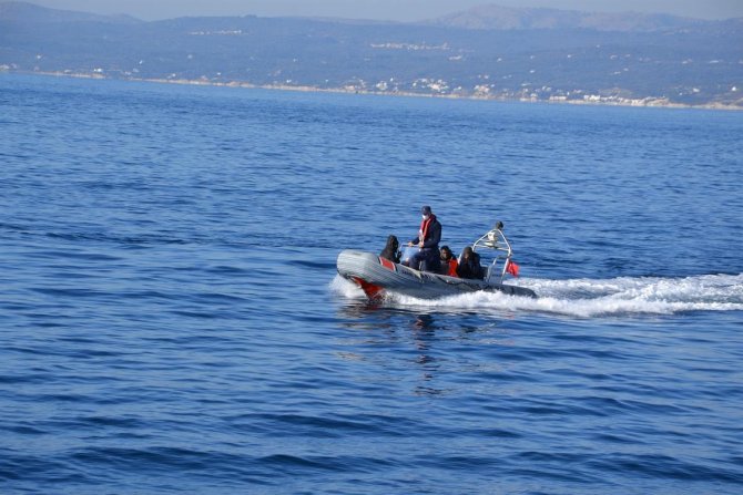 İ̇zmir Açıklarında 80 Göçmen Yakalandı, 45 Göçmen De Kurtarıldı