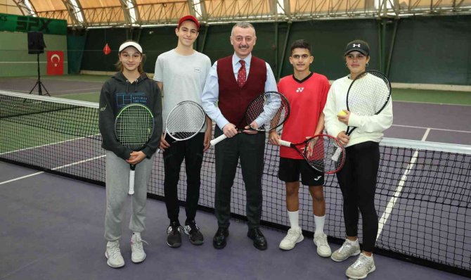 Başkan Büyükakın’dan Tenis Kortları Müjdesi