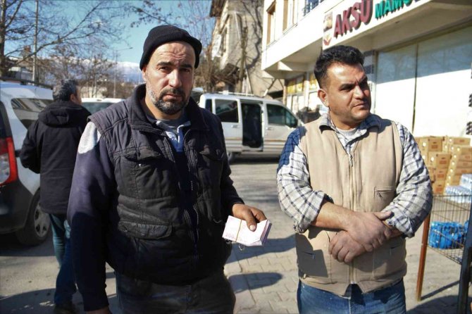 Suriyeli Aile Dolandırılmaktan Son Anda Kurtuldu