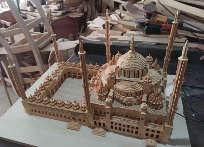 Sultanahmet Camii’nin Ahşap Maketini Yaptı