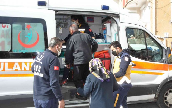 Sokakta Karşılaştığı Eski Damadı Tarafından Bıçaklanan Adam Hastanelik Oldu