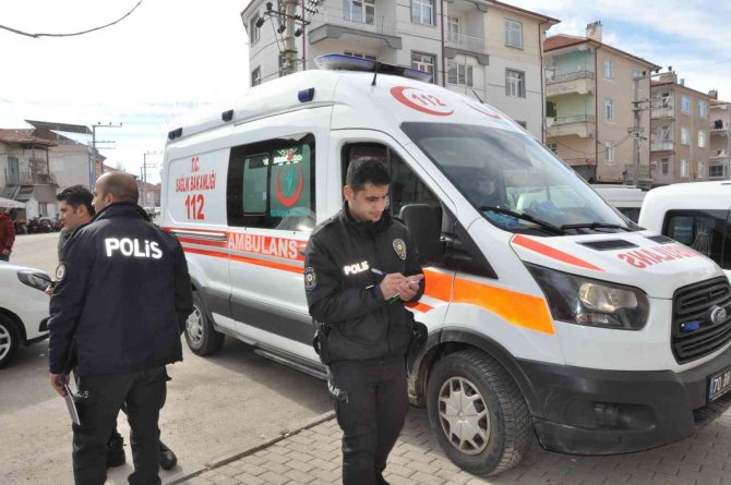 Sokakta Karşılaştığı Eski Damadı Tarafından Bıçaklanan Adam Hastanelik Oldu