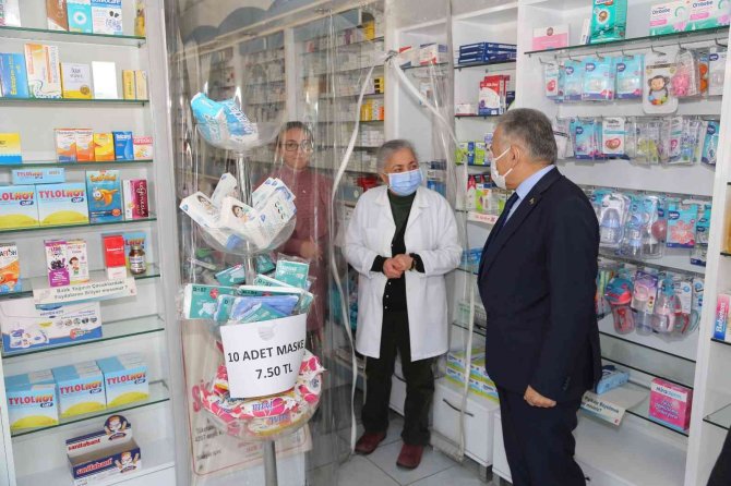 Büyükkılıç’tan Aile Sağlığı Merkezine Ve Eczanelere Ziyaret