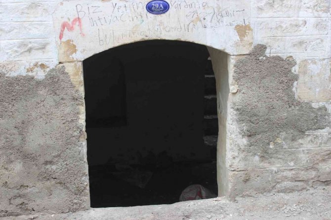 Kilis Valiliğine Komşu Evin Demir Kapıları Çalındı