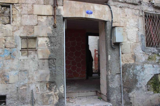 Kilis Valiliğine Komşu Evin Demir Kapıları Çalındı