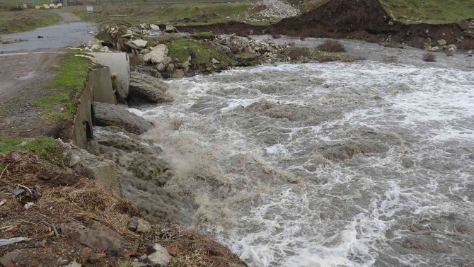 Çorlu Deresi’nin Debisi Yükseldi