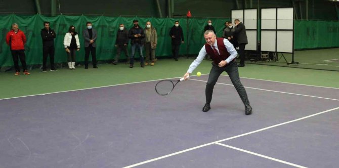Başkan Büyükakın’dan Tenis Kortları Müjdesi