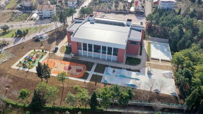 Büyükşehir’den Karamürsel’e Sentetik Buz Pisti