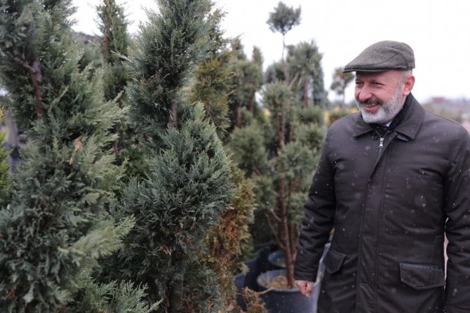 Başkan Çolakbayrakdar, “Çocuklar İçin Yeni Yapılan Bütün Parklarda Toprak Alan Yapıyoruz”