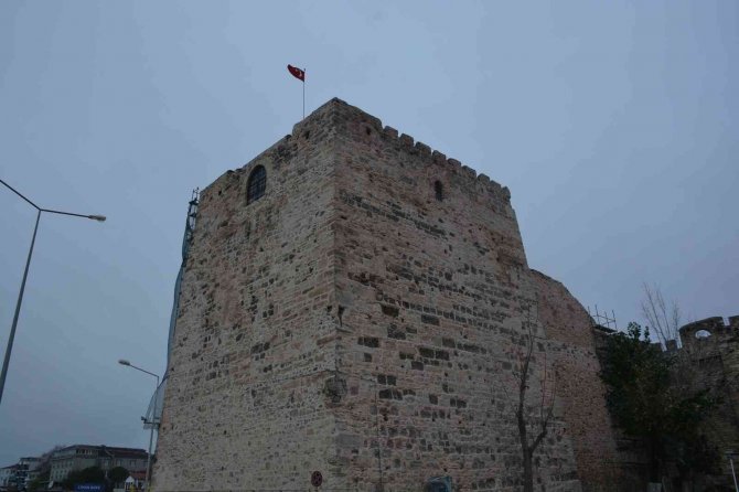 Sinop’un Tarihi Kale Surları Restorasyonu Devam Ediyor