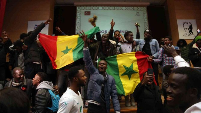 Mısır Ve Senegalli Öğrenciler Afrika Kupası Finalini Birlikte İzledi