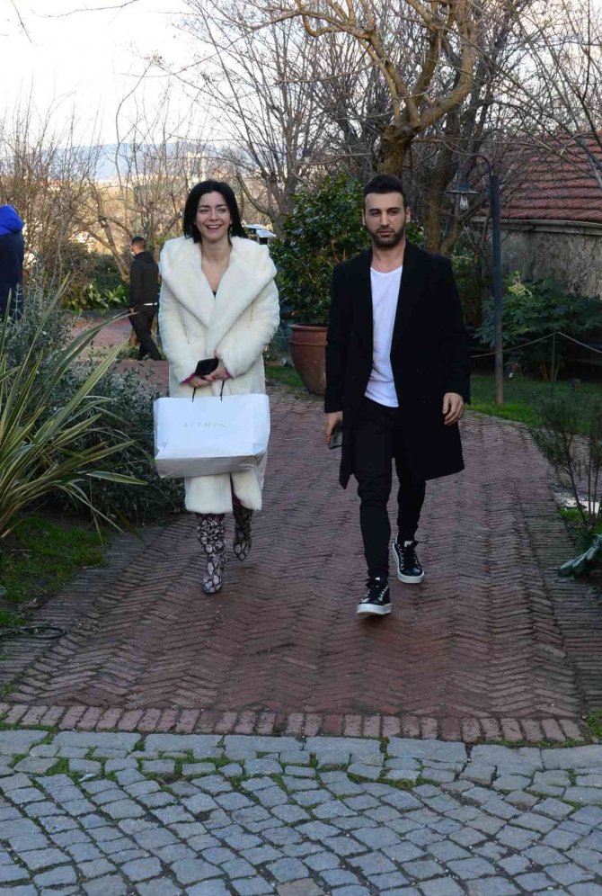 Emre Kaya Suskun, Merve Boluğur "Aşk Yok İş Var" Diyor