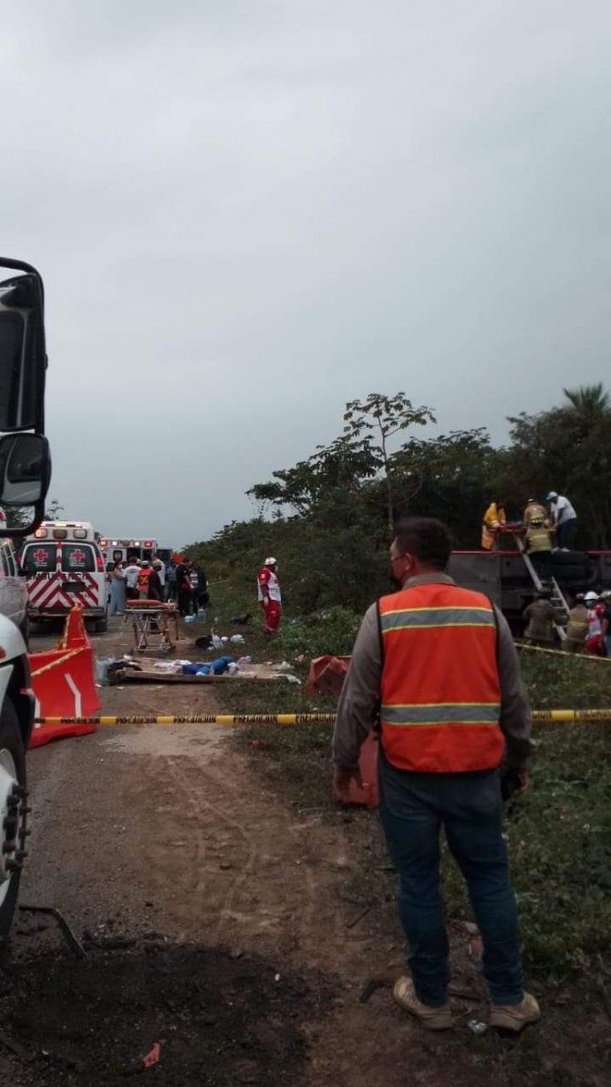 Meksika’da Otobüs İle Kamyon Çarpıştı: 8 Ölü