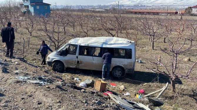 Niğde’de İşçi Servisi Devrildi: 14 Yaralı
