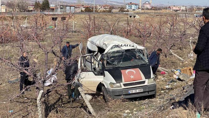 Niğde’de İşçi Servisi Devrildi: 14 Yaralı