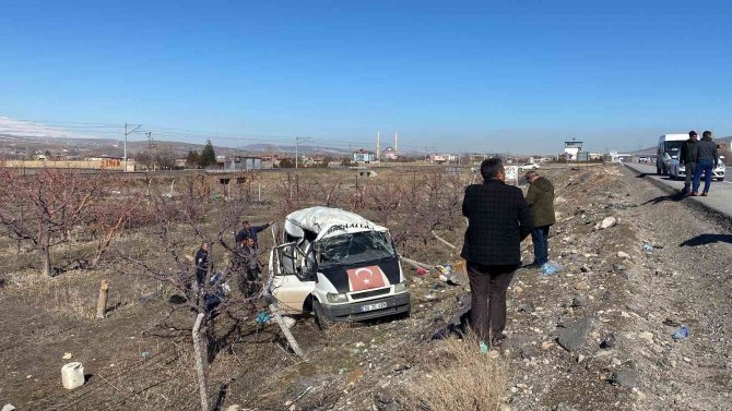 Niğde’de İşçi Servisi Devrildi: 14 Yaralı