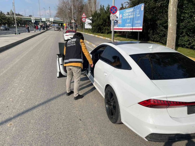 İ̇stanbul Emniyetinden "Lüks Otomobil" Kaçakçılarına Operasyon
