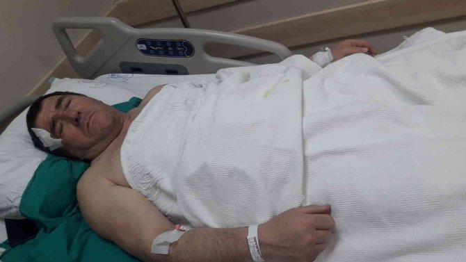 Avcılar’da, Hırsızlığı Önlemeye Çalışan Adam 7 Kişilik Grubun Saldırısına Uğradı.. O Anlar Kamerada