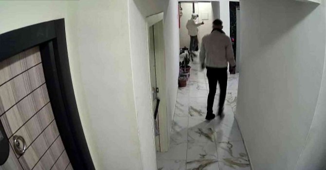 Pendik’te Pişkin Hırsızlık Girişimi: Ayakkabıları Beğenmeyince Çalmadı