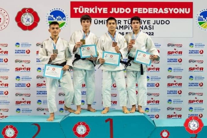 Canikli Sporcular Madalyalarla Döndü