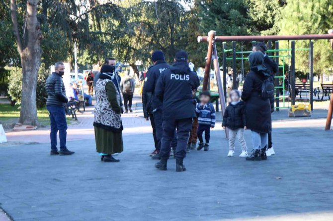 6 Çocukla Parka Giden Aile 2,5 Yaşındaki Kız Çocuğunu Kaybetti