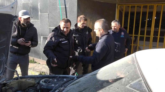 Kapalı Otoparkta Araç Yangını Korkuttu