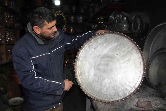 Ata Yadigarı Yaklaşık 200 Yıllık ’Sini’ Buldu: Elden Geçirdikten Sonra Paha Biçemiyor
