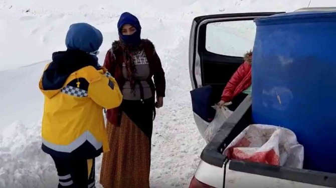Siirt’te Kar Yolları Kapattı, 3.5 Saatlik Çalışma Sonrası Hastalara Ulaşıldı