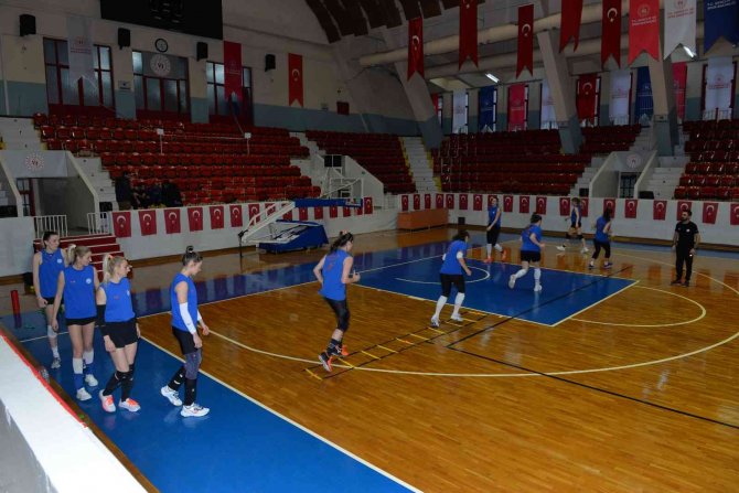Çukurova Belediyesi Spor Kulübü Voleybolcularından Taraftara Çağrı