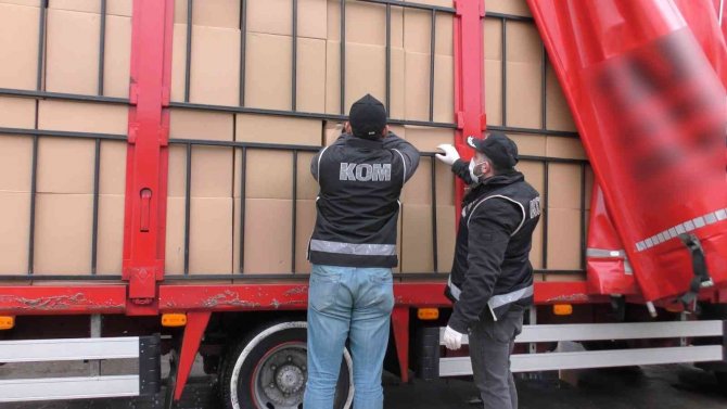 Tem Otoyolunda 14 Milyon 510 Bin Boş Makaron Ele Geçirildi: 3 Gözaltı