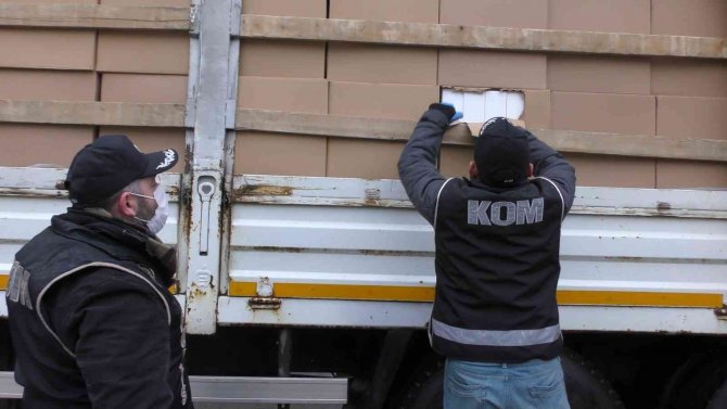 Tem Otoyolunda 14 Milyon 510 Bin Boş Makaron Ele Geçirildi: 3 Gözaltı