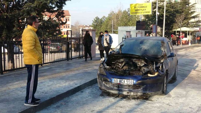 Otomobil Alevlere Teslim Oldu
