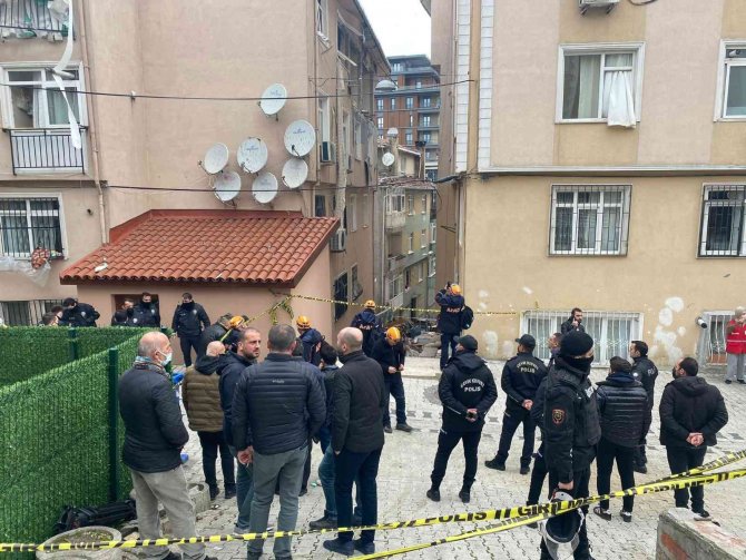 Üsküdar Kaymakamı Demiryürek: "3 Öğrencinin Kaldığı Evde Patlama Meydana Geldi, 4 Yaralı Var"