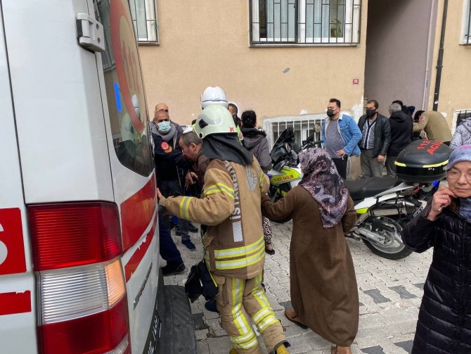 Üsküdar’da Bir Binada Patlama Meydan Geldi. Olay Yerine İtfaiye Ekipleri Sevk Edildi.