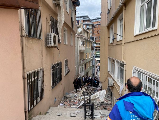 Üsküdar’da Bir Binada Patlama Meydan Geldi. Olay Yerine İtfaiye Ekipleri Sevk Edildi.