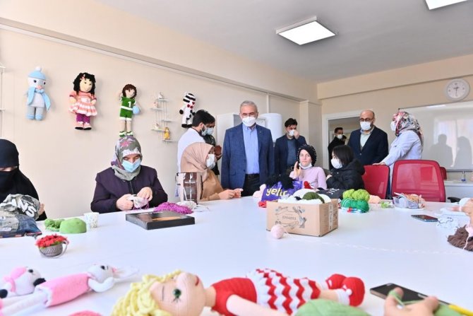 Vali Karaloğlu, “Di̇smek’i Bir Halk Üniversitesi Olarak Planlıyoruz”