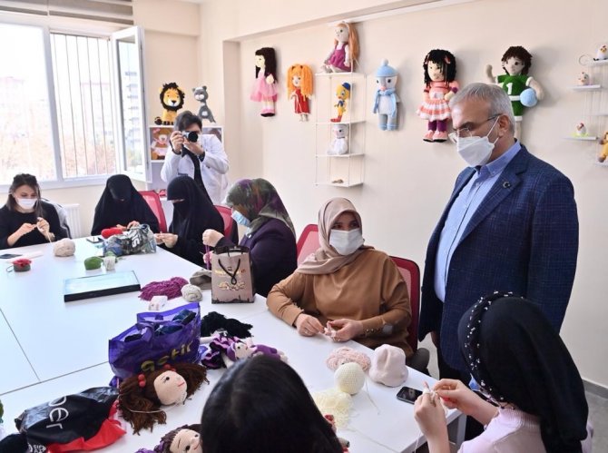 Vali Karaloğlu, “Di̇smek’i Bir Halk Üniversitesi Olarak Planlıyoruz”