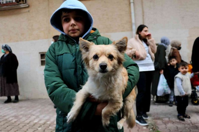 Yangından Etkilenen Genç Kız Ve Annesi Gözyaşlarına Boğuldu