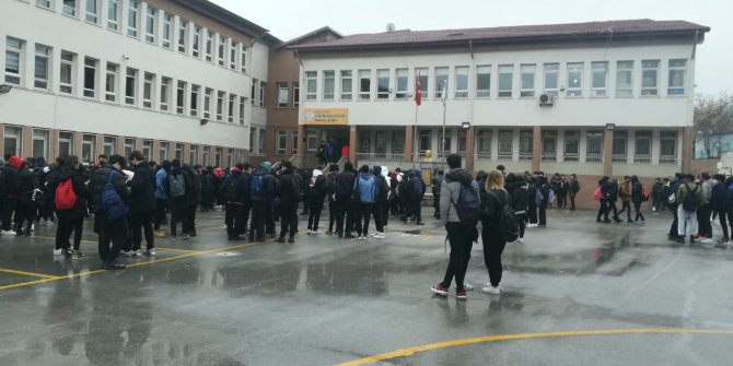 Okul Kantininde Çıkan Yangın Paniğe Sebep Oldu