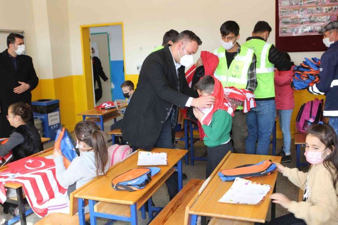 İ̇bradılı Öğrencilere Başkan Böcek’ten Antalyaspor Forması