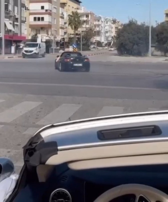 Düğün Konvoyunda Üstü Açık Spor Arabası İle Drifte 11 Bin Tl Ceza