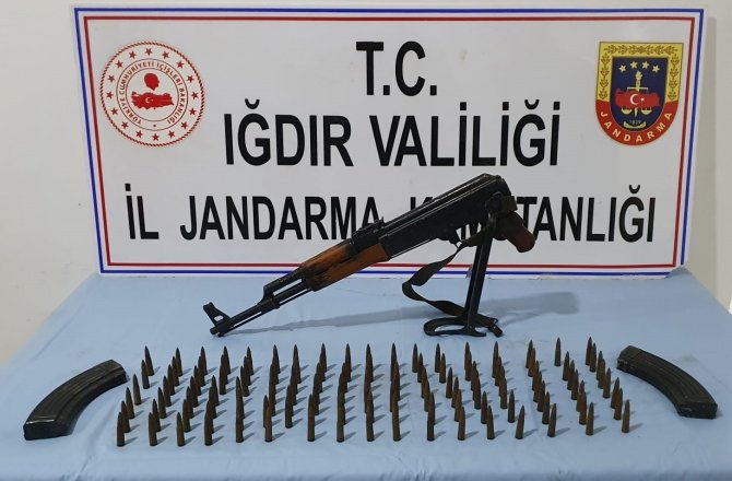Iğdır’da Silah Ticaretine Darbe: Ticari Takside Kalaşnikof Silah Ele Geçirildi